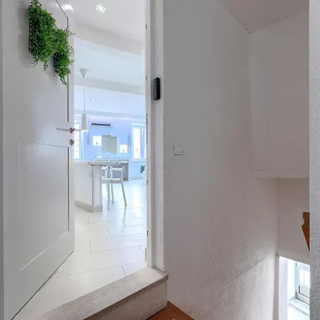 Ambient By Interhome Apartman